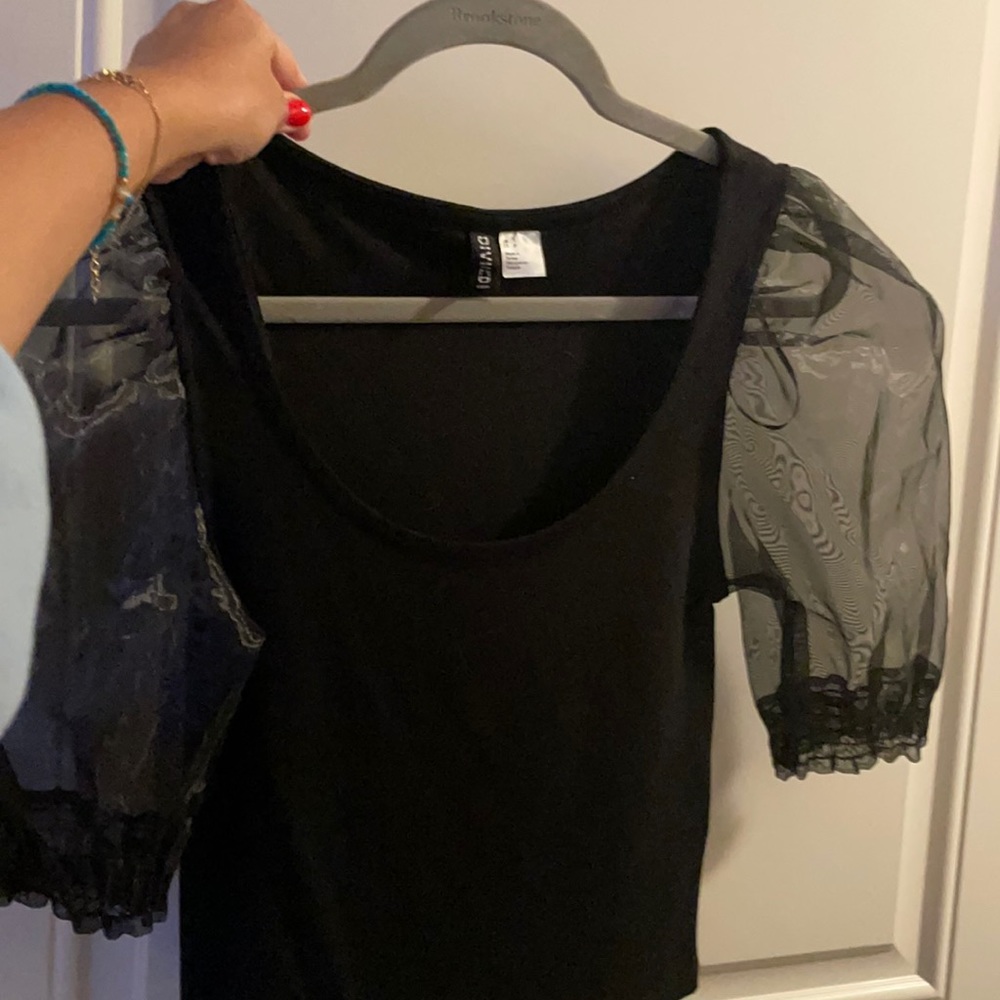 Black H&M puff sleeve top